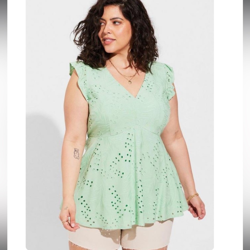 NWT Torrid Eyelet Ruffle Babydoll Top, Size 1